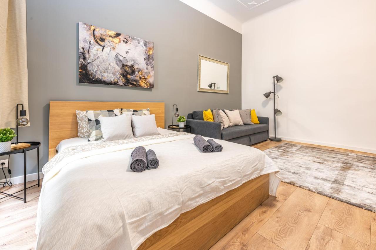 Deluxe Kazincy Apartment In The Heart Of Boedapest Buitenkant foto