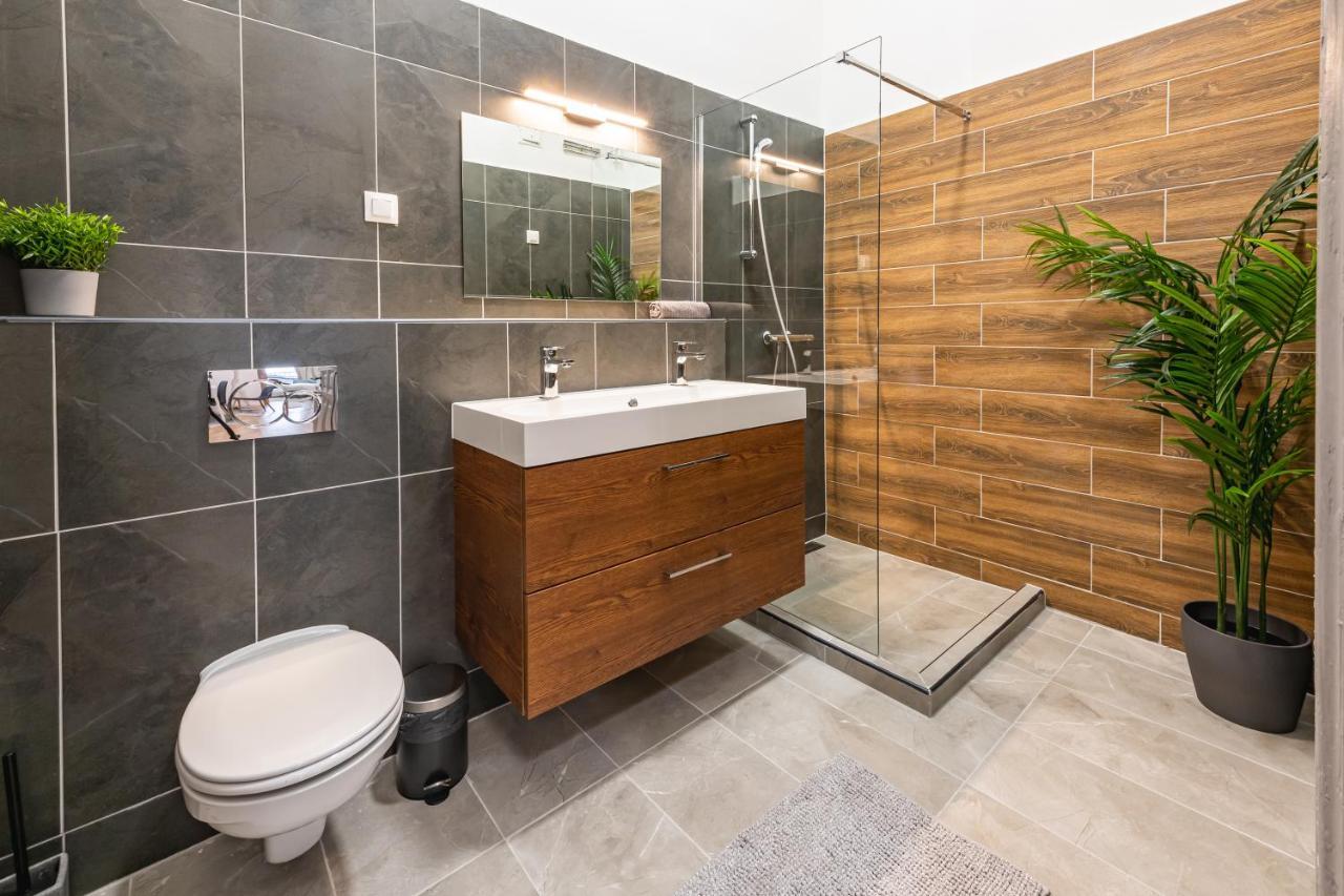 Deluxe Kazincy Apartment In The Heart Of Boedapest Buitenkant foto