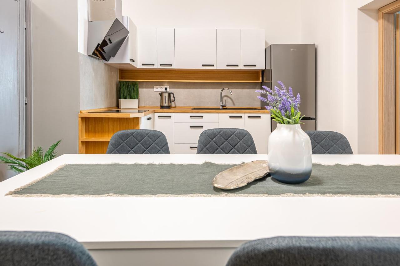 Deluxe Kazincy Apartment In The Heart Of Boedapest Buitenkant foto