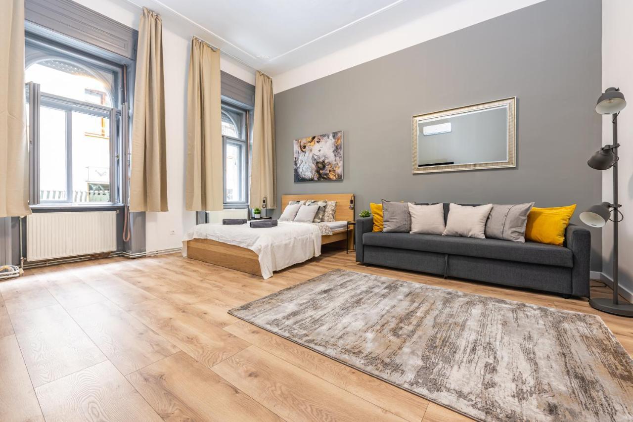 Deluxe Kazincy Apartment In The Heart Of Boedapest Buitenkant foto