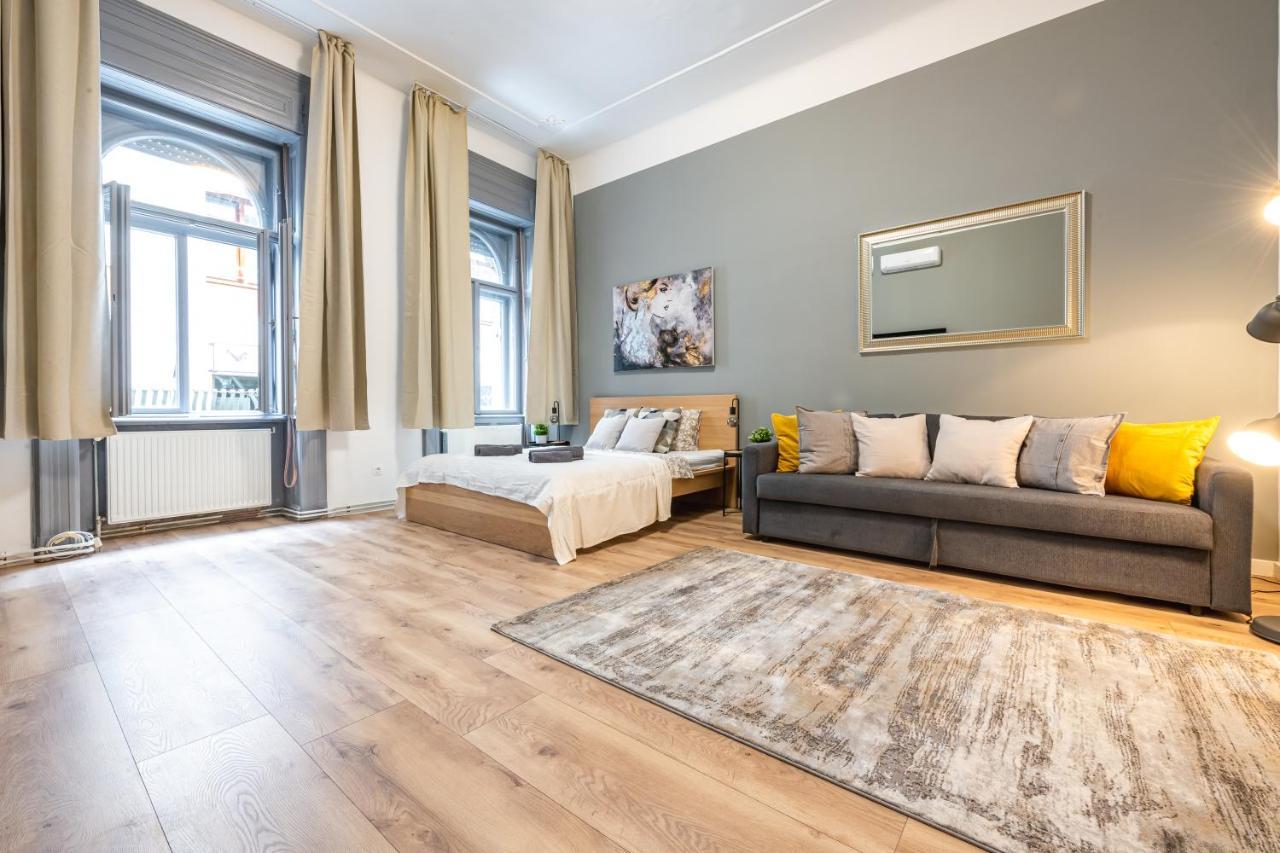 Deluxe Kazincy Apartment In The Heart Of Boedapest Buitenkant foto